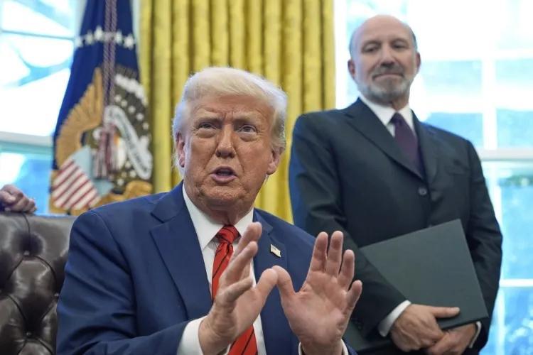 特朗普还没登机，美方就掀桌子了？一边高调宣布要访华，一边副国务卿在国会拍着桌子说