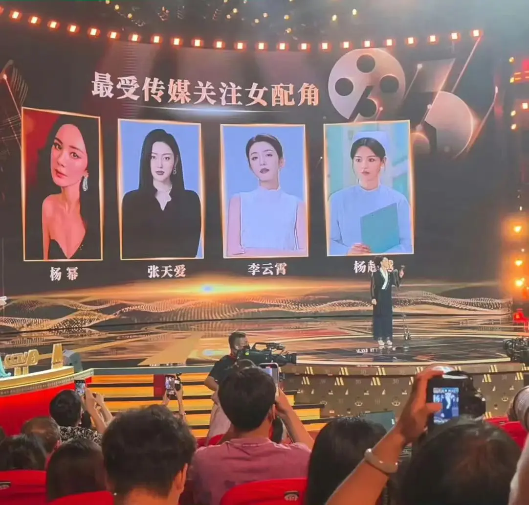 恭喜演员杨超越！凭借电影《10间敢死队》谢谢一角 提名电影频道传媒关注...