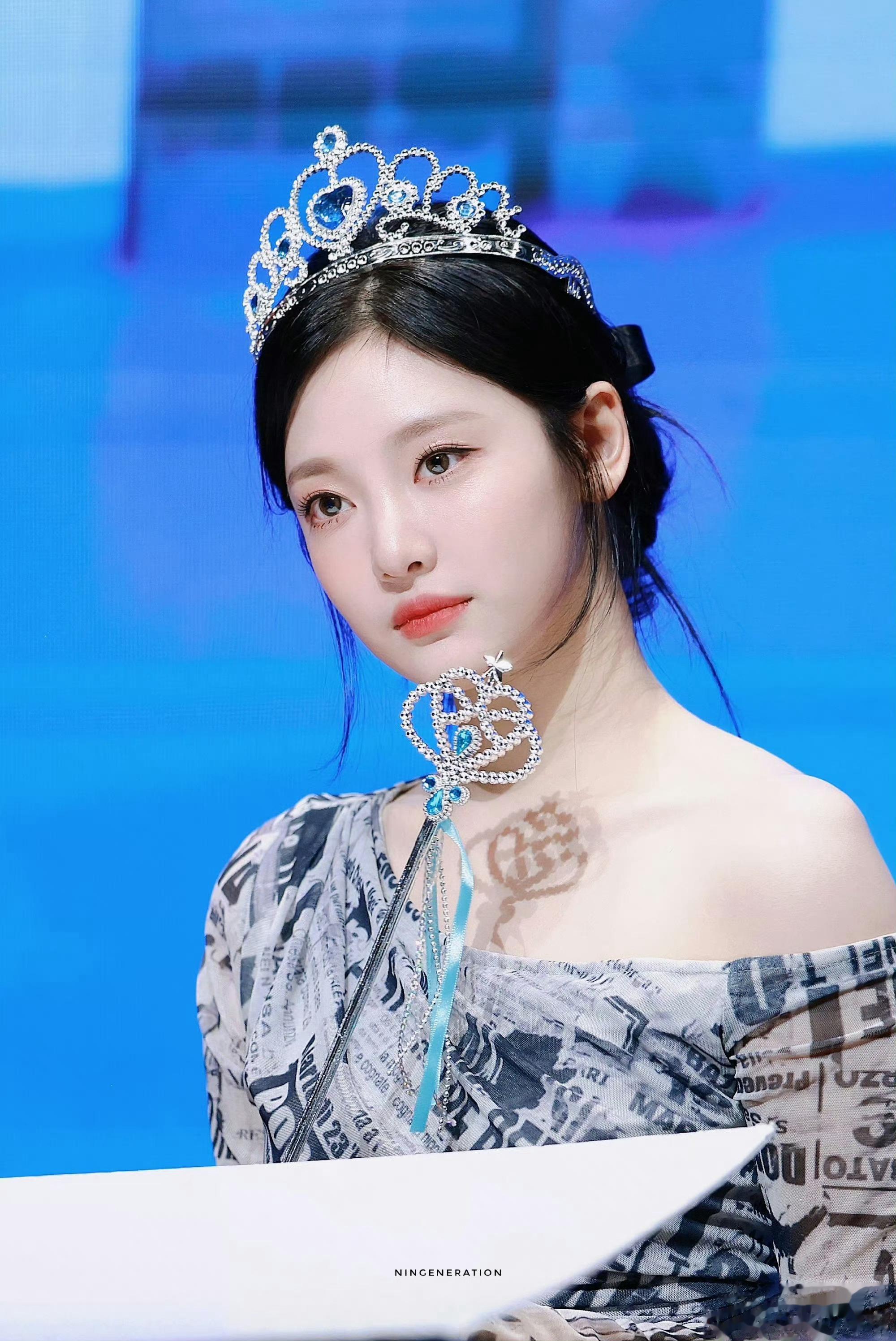 #宁艺卓仿妆# 这组图谁出的！！我真的要速速了解！真的太piu亮了～完全就是小公