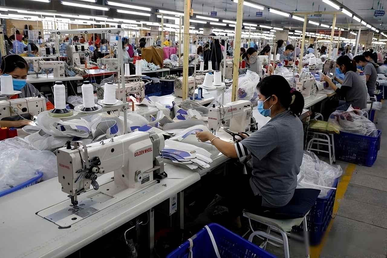 人还没来，杀气先到了！越南外长殷勤求见，换来的是美国关税屠刀
最近越南政府忙得不