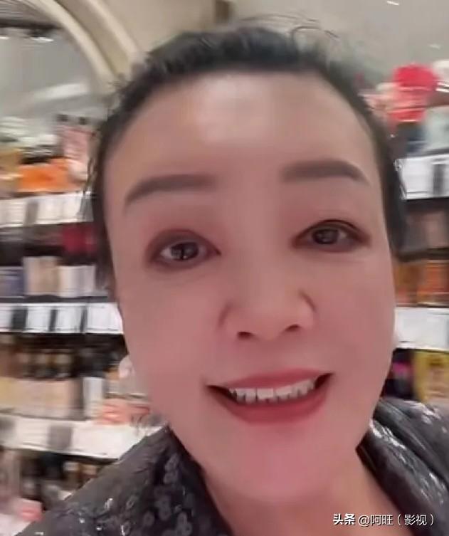 远赴海外出差的兰姐，行程安排得满满当当，丝毫没有松懈，一大早便直奔工地实地考察，