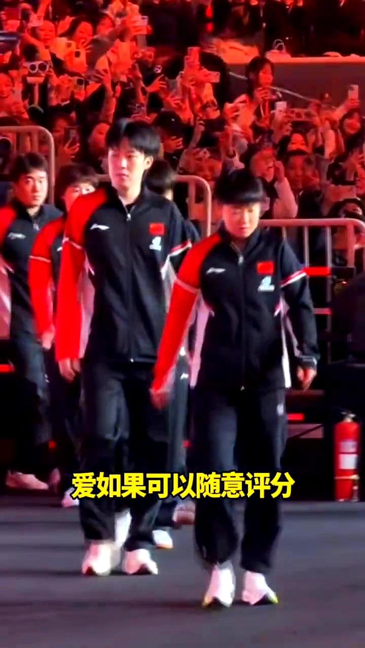 很喜欢网友的一句话：爱如果可以随意评分，随便转移。
 

观众花着比演唱会还贵的