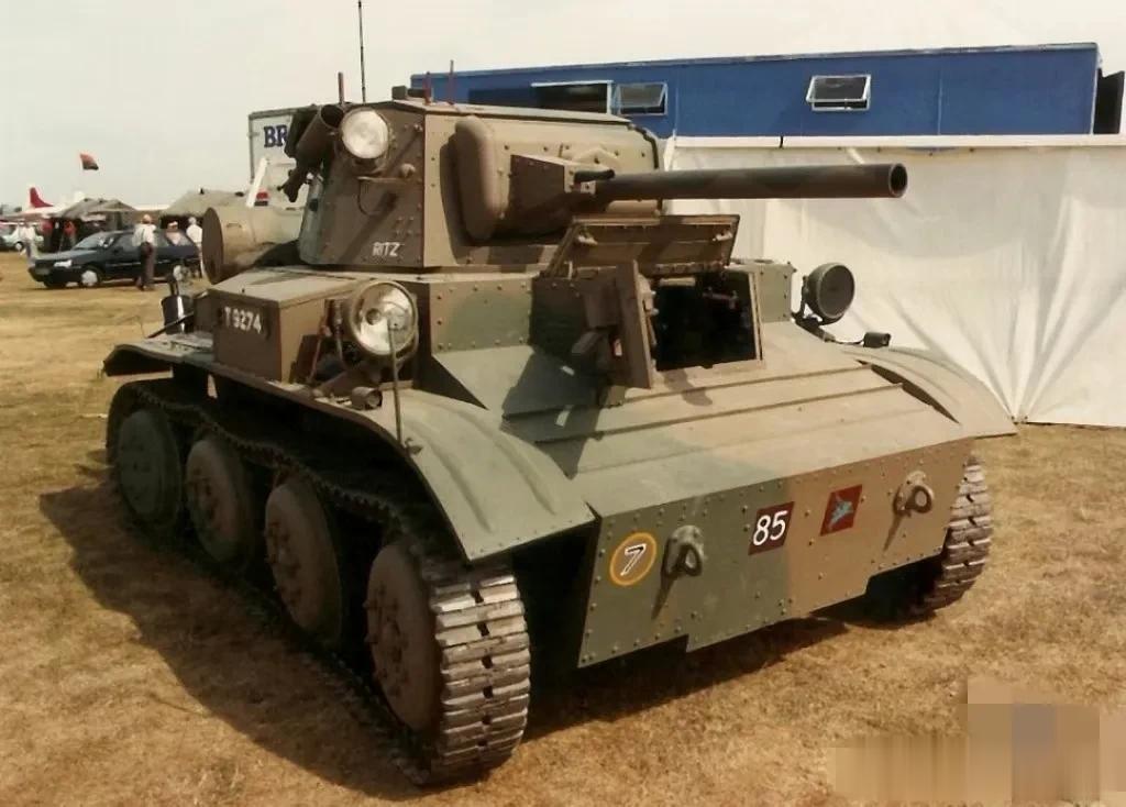  维克斯轻型坦克7型是三十年代末英国军队使用的侦察坦克，由维克斯-阿姆斯特朗公司
