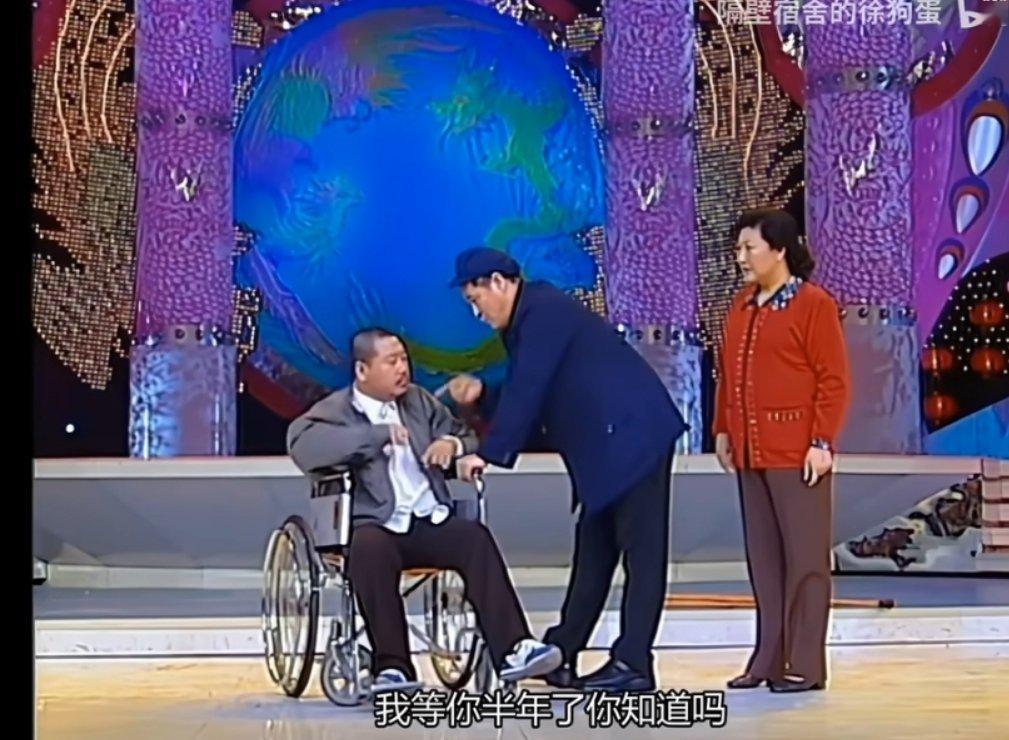 雷军再次回应中间只充一次电言论 十五小时直播有点狠，还有人要堵收费站厕所正好董老