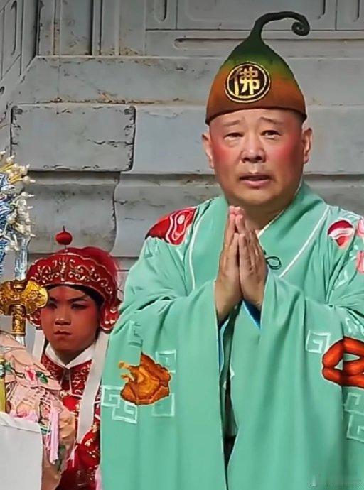 居然没人吹“田英章是书法界的郭德纲”了？有人知道为什么吗？