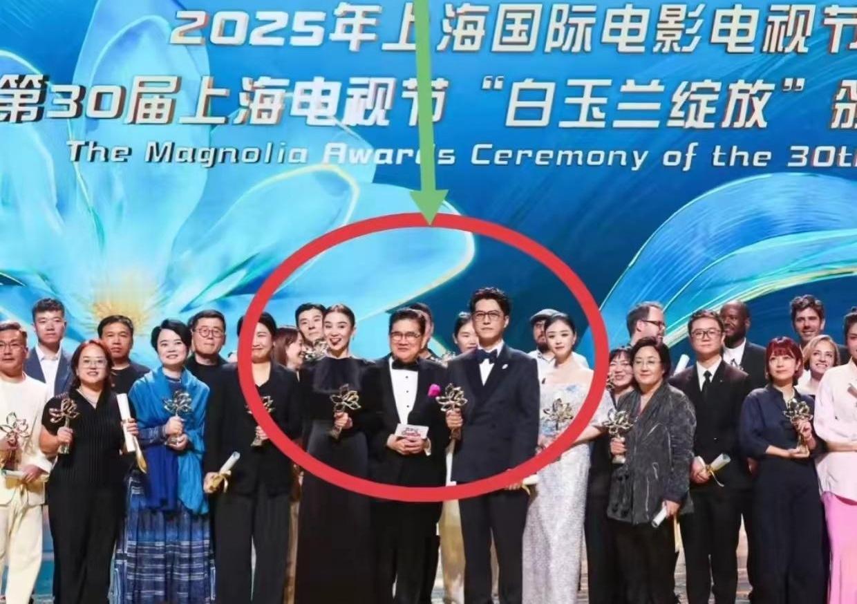 拿了最佳女配却连个合照的边儿都挤不进去，这娱乐圈的“人情世故”到底有多现实？
