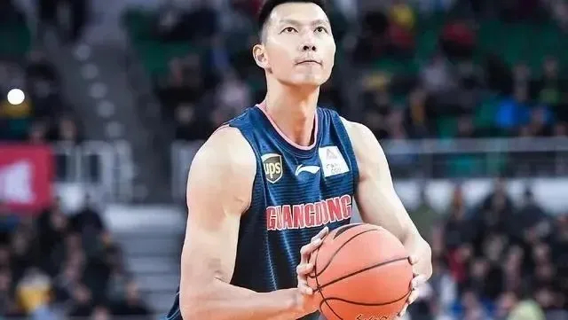 CBA各项历史数据排名第一1、得分榜第一：哈德森，13076分2、篮板榜第一：易