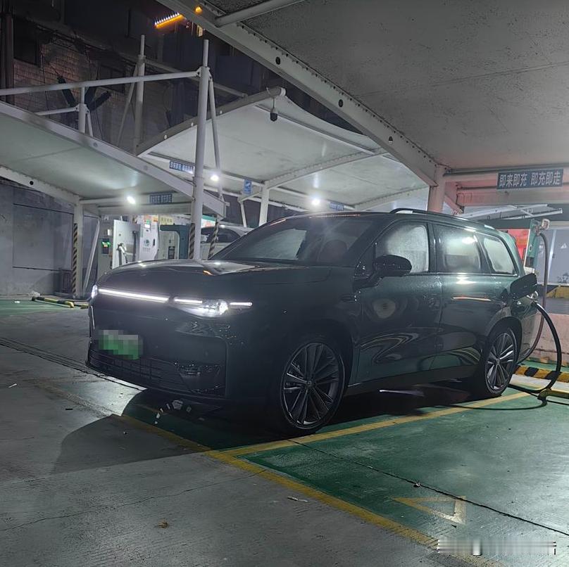 20万级别的家用SUV，零跑C16的表现很均衡。

记得第一次接触零跑C16，是