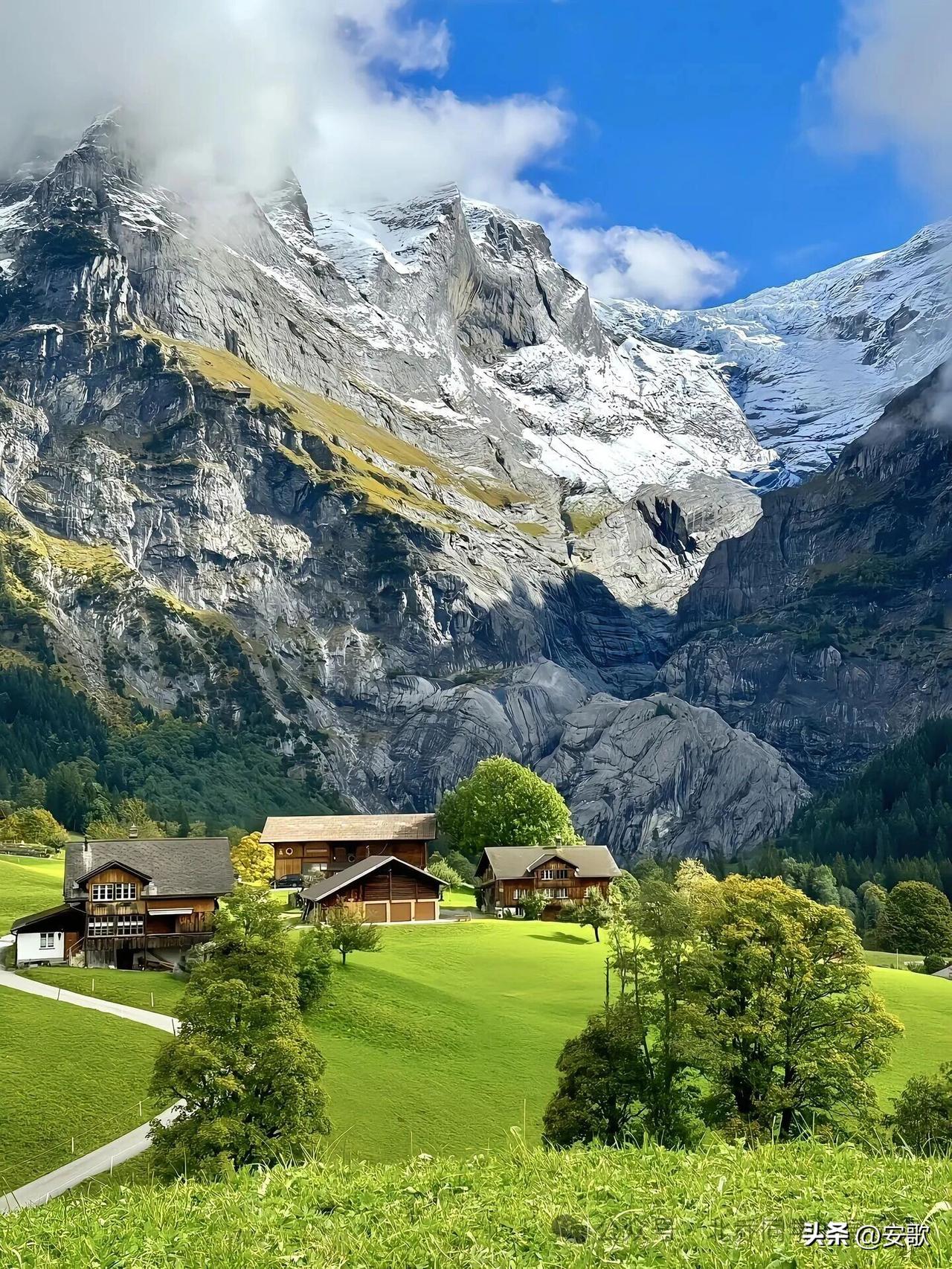上联:一川烟雨皆如画
下联:满目青山尽成诗
横批:诗情画意