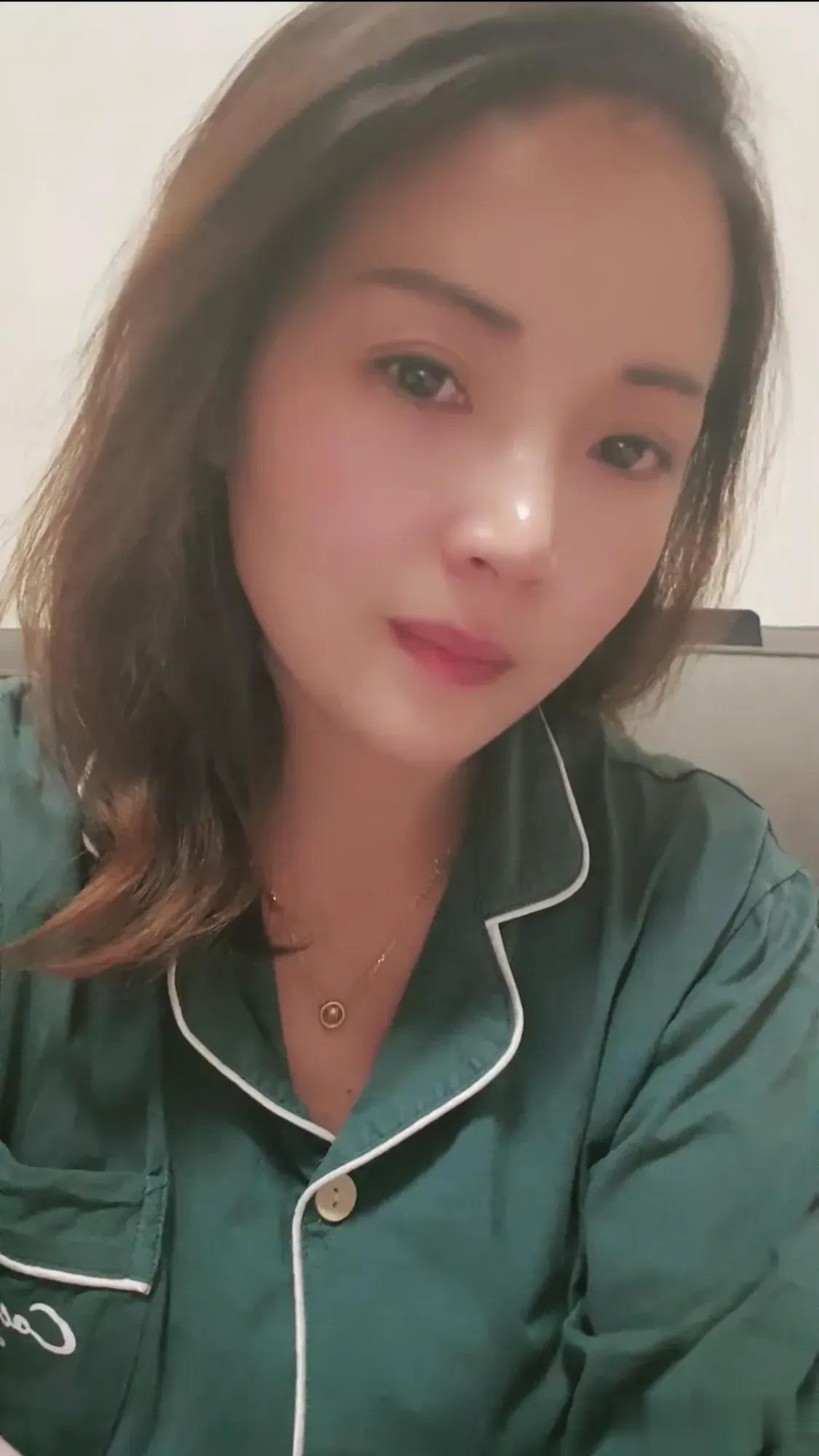 我说我喝多了，他说那你就吐，娘希匹的真想吐他脸上。
人情世故啊有时候难死人，聪明