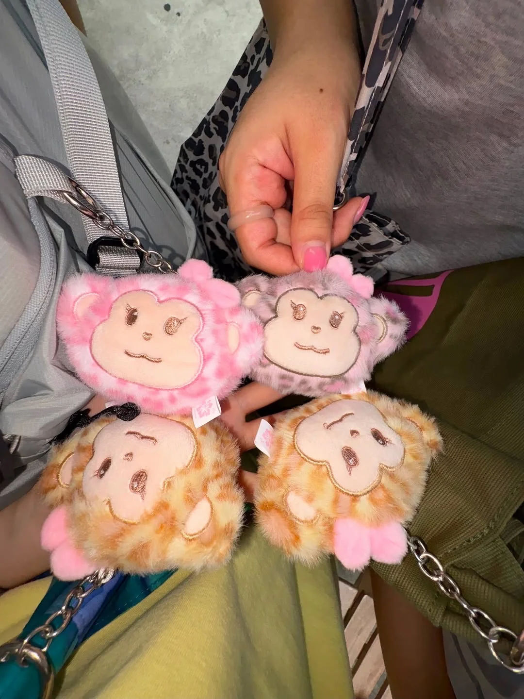 是谁还没买小猴挂件！