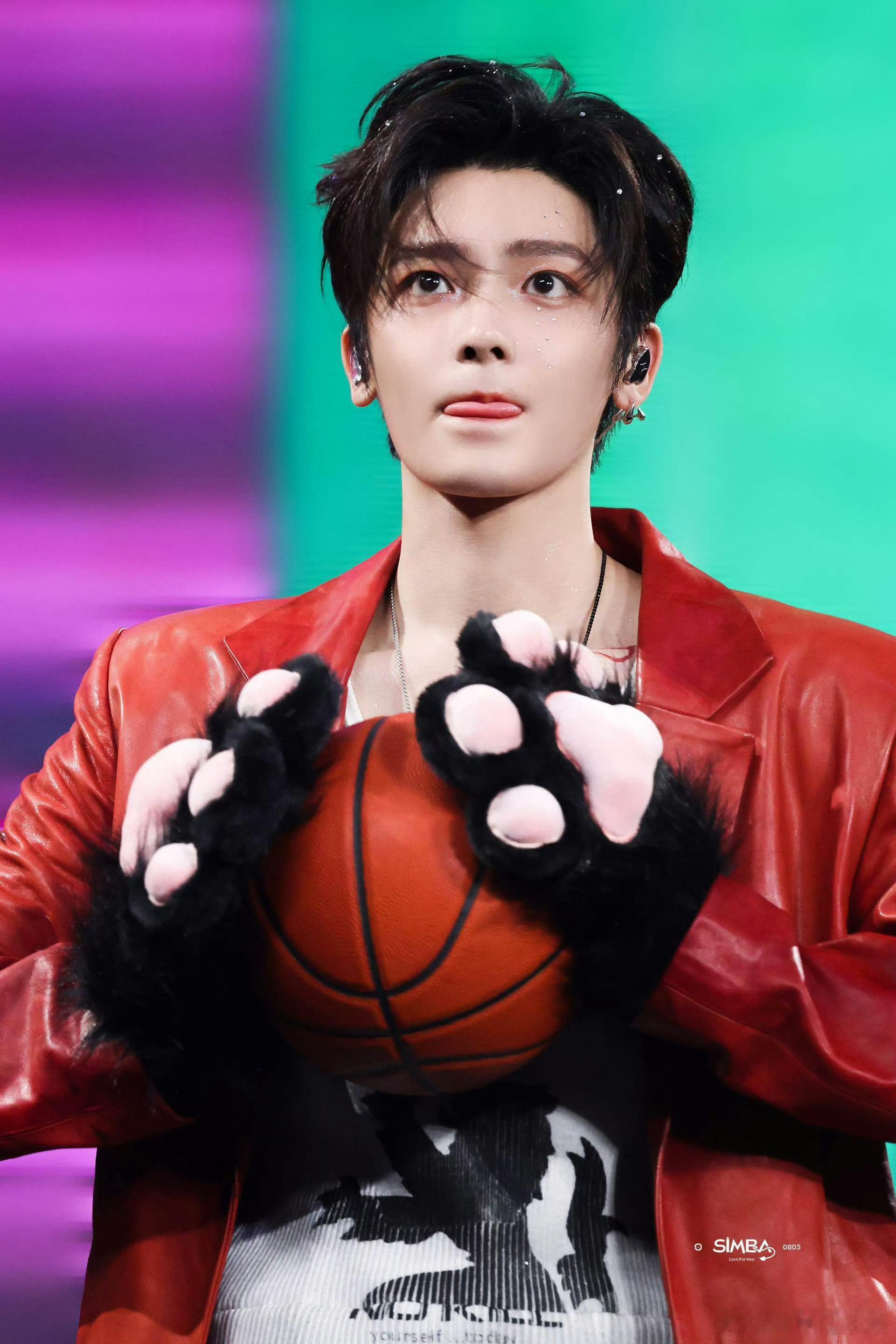 侯明昊0803生日快乐㊗️小猫哥生日快乐[蛋糕][给力][蛋糕]！今晚的生日会不
