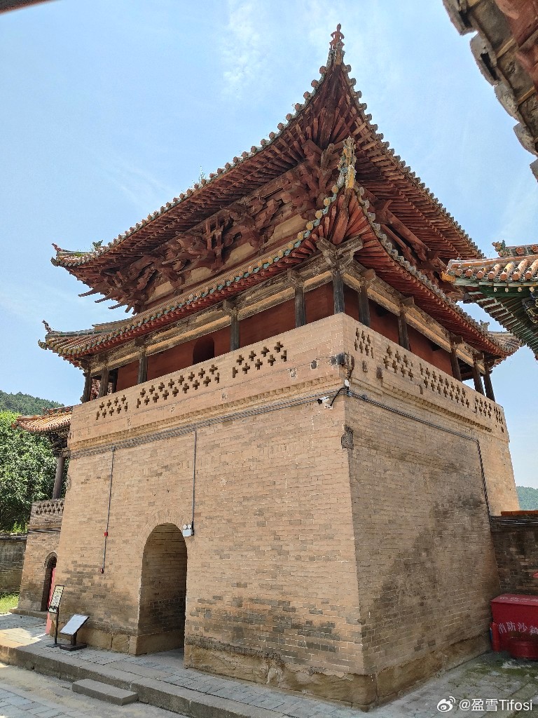 高平市-开化寺，189级台阶爬的我差点吐血。初名“清凉若兰”，始建于北齐武平二年