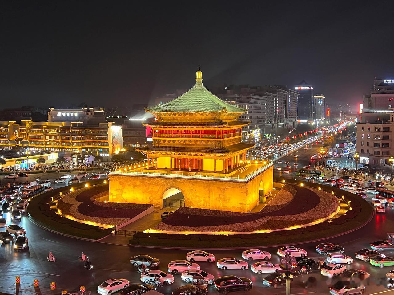 钟楼夜景！一到晚上，西安就变回长安了！