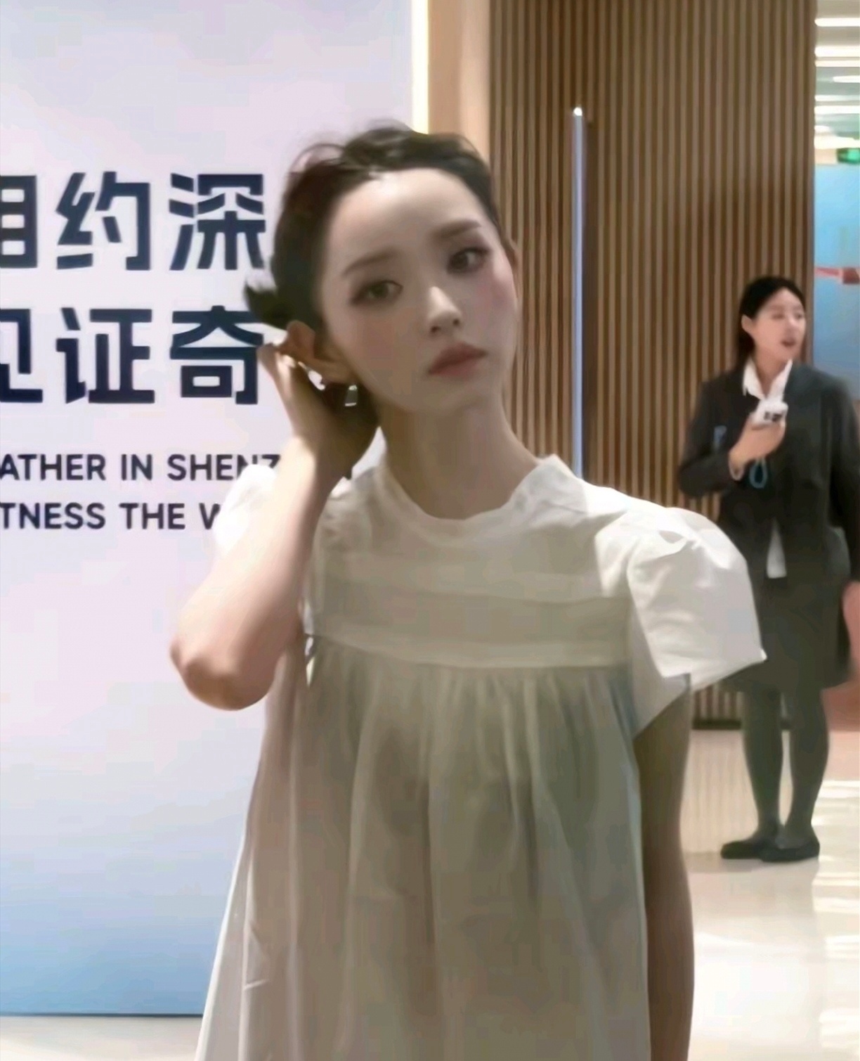 田曦薇没刘海差点认不出来，现在不会再有人说她离不开刘海了吧 ，支持女明星刘海自由