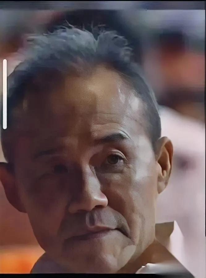 王石上综艺真为钱？

镜头里藏着中年男人的心酸

节目里王石追着田朴珺搭话，人家