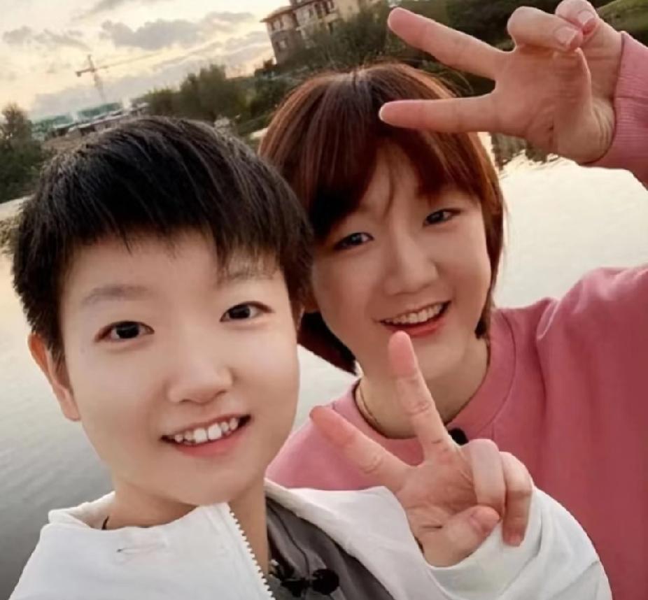 谁懂啊！孙颖莎陈梦这组合照也太戳了
 
家人们！刚刷到孙颖莎和陈梦的一组合照，直