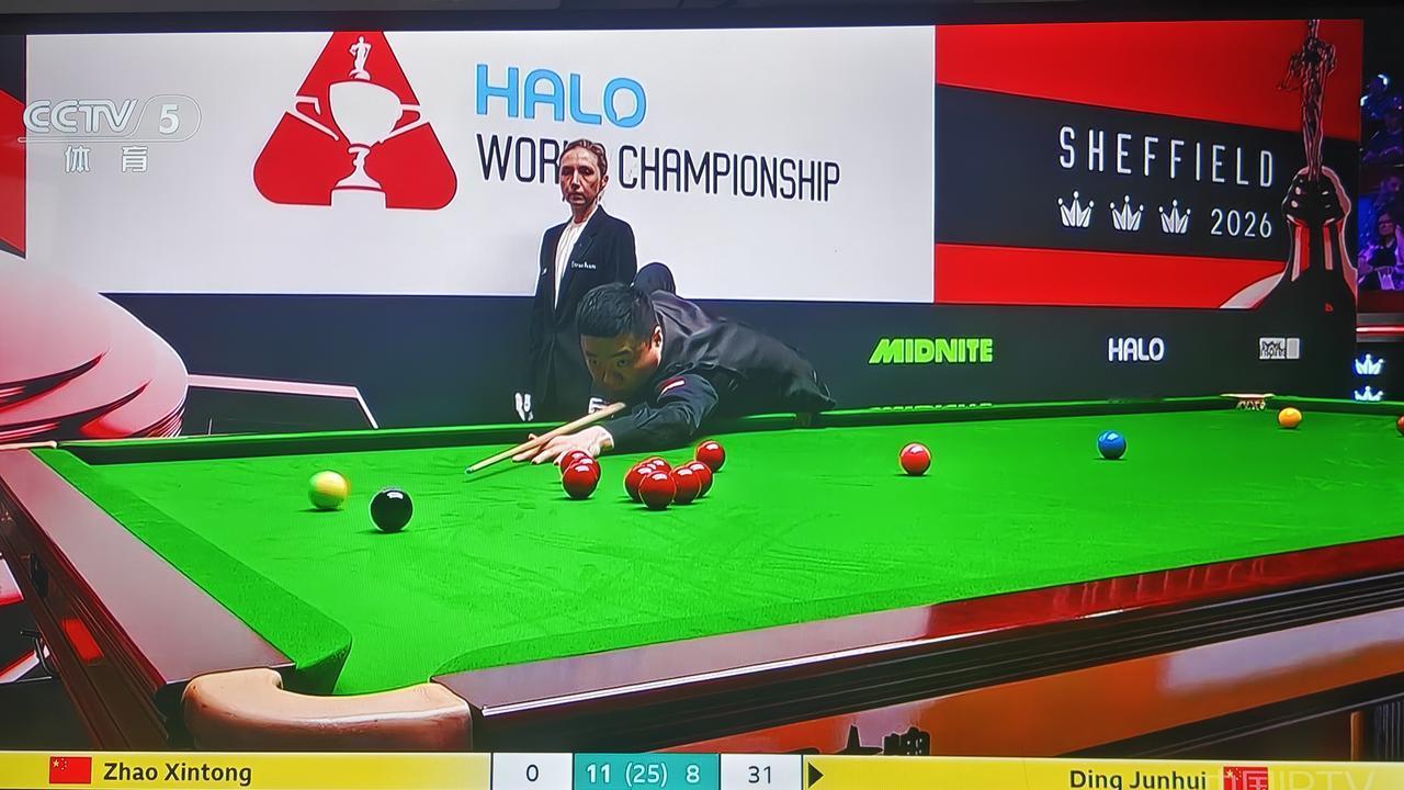 这是丁俊晖连续第20年征战克鲁斯堡，首轮10-5大胜吉尔伯特，打出两杆破百和七杆