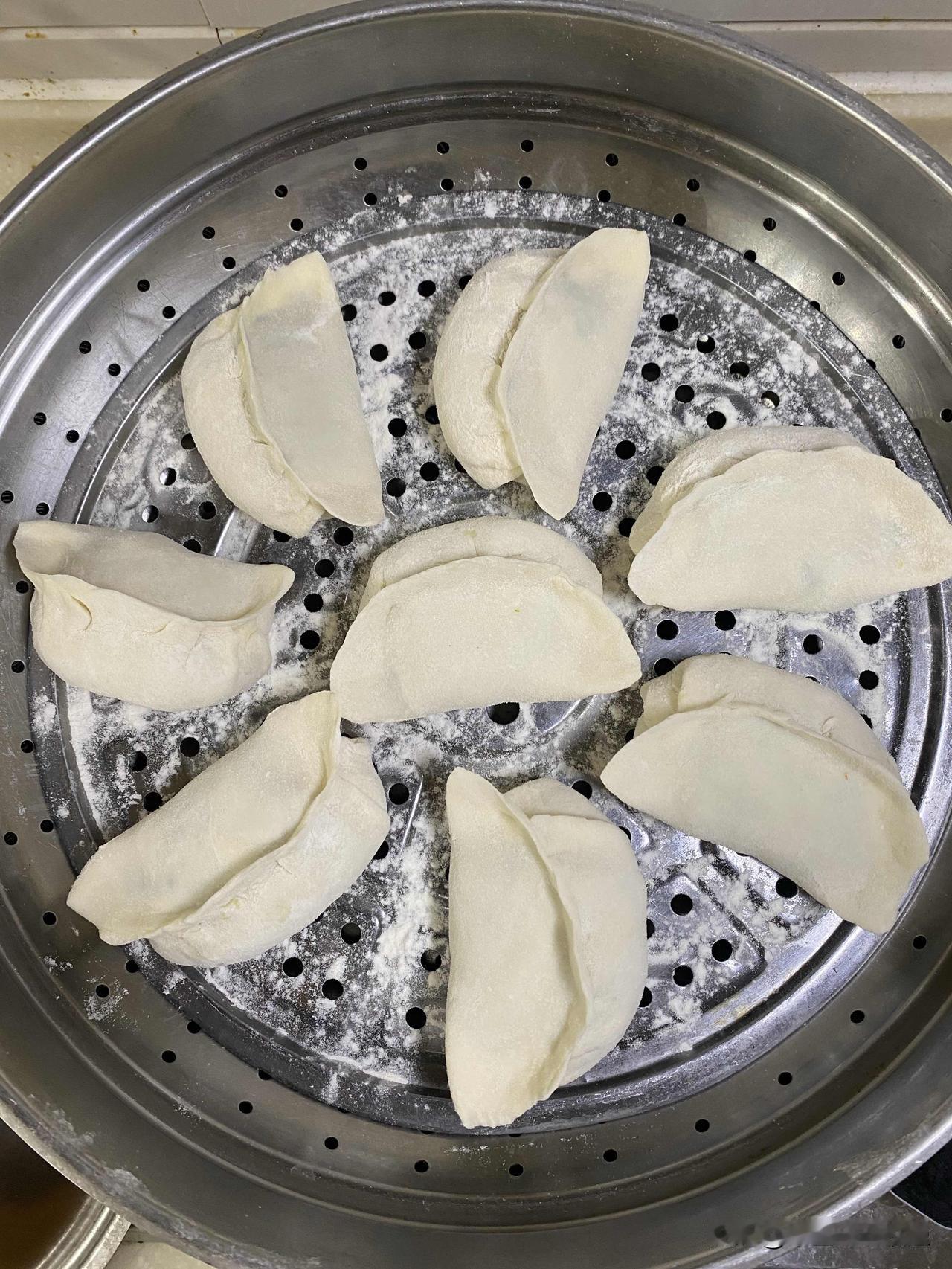 今年种的大萝卜失败。我每年种的萝卜白菜长势都不错，今年算是彻底完了，到现在萝卜也