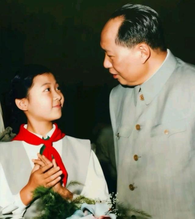 14岁女孩没有大名，毛主席亲自为她赐名，背后事迹令人破防！

1951年国庆观礼