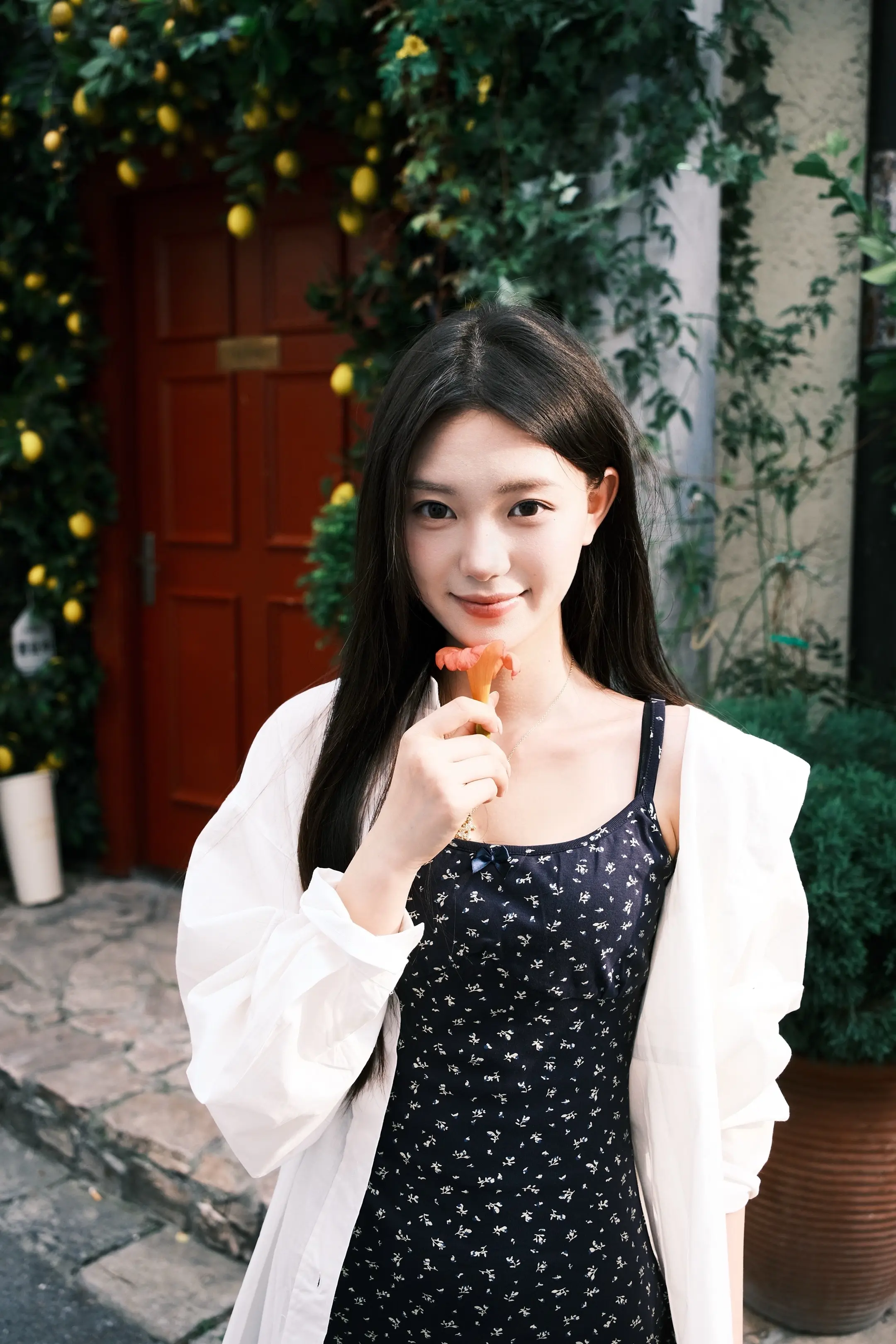 我是一个频繁流泪的人 但也不妨碍我成为勇敢 独立的小女孩