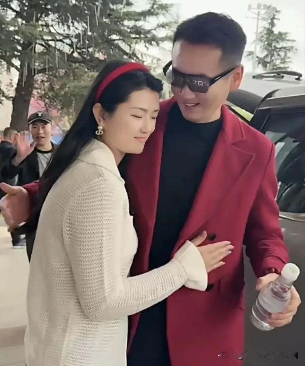 是罗姣成就了徐子崴

不少网友质疑徐子崴的说法。徐子崴说自认识罗姣后触发了创作灵