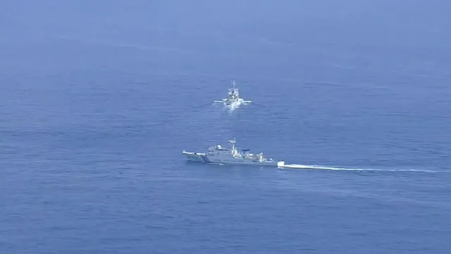 【中国海警凌晨现身钓鱼岛，日方发现情况不妙，中方船只架起机关炮】中国海警围困日本