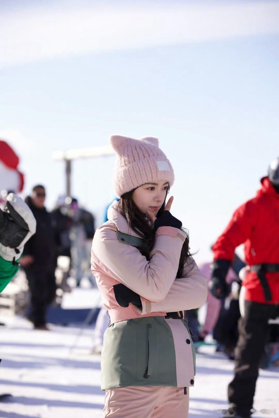 赵今麦的评论区掉小太阳了 评论区惊喜解锁！赵今麦的2026新年小彩蛋，输入“新年