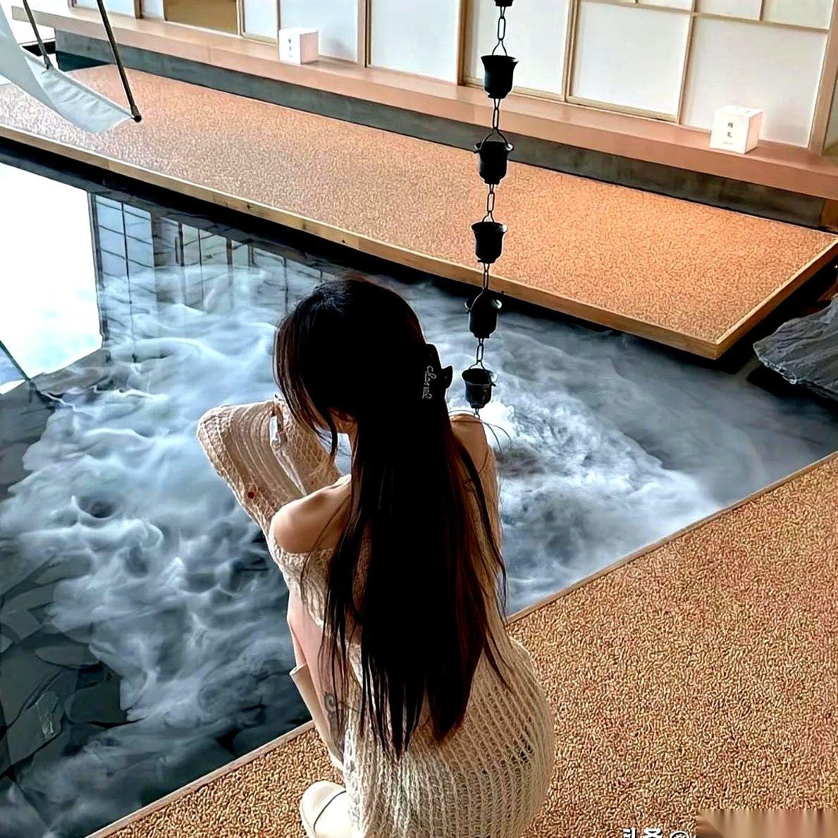 吵架上头的时候，能管住自己那张破嘴的男人，真的，碰上了就抓牢吧。
什么山盟海誓都