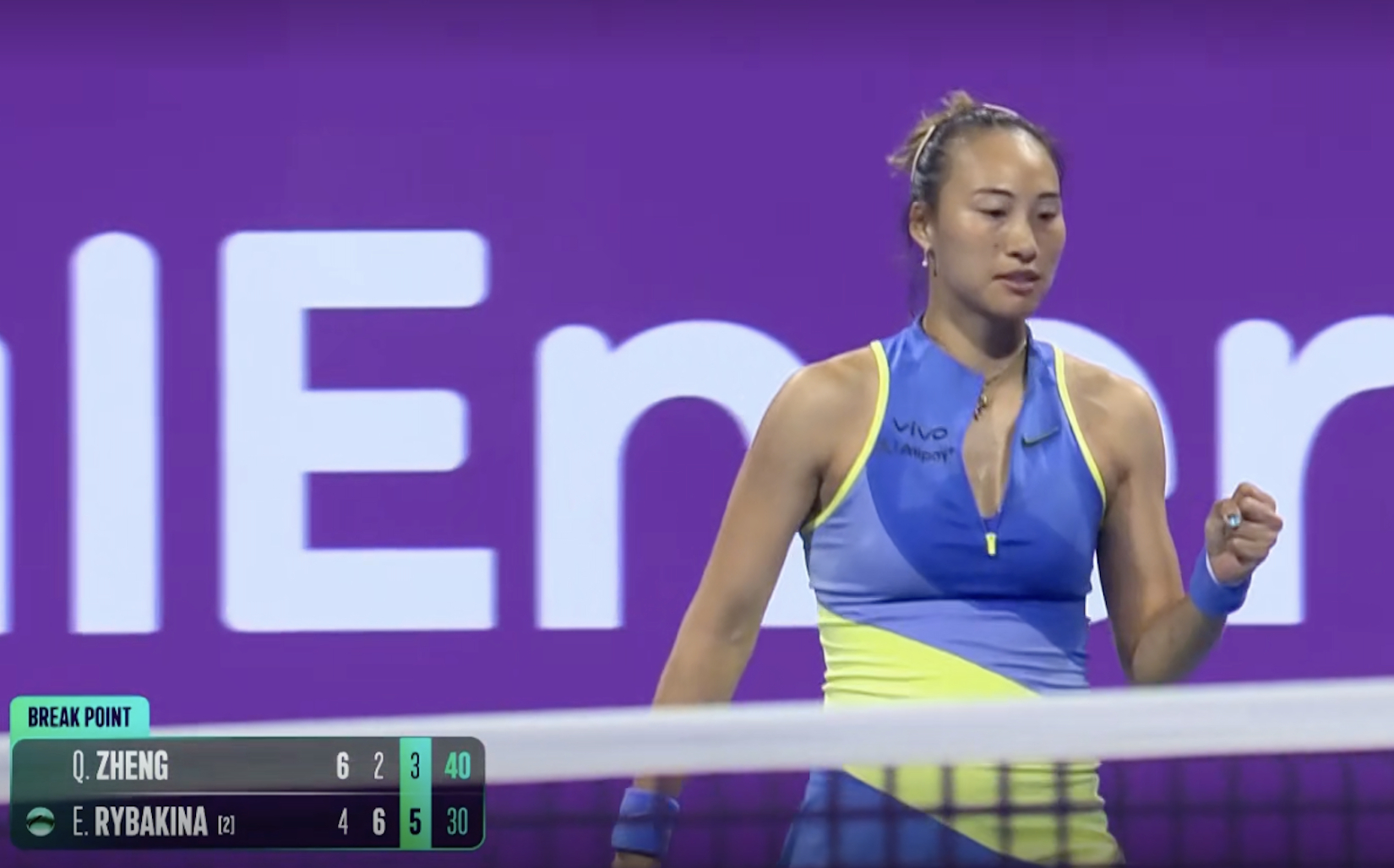 郑钦文vs莱巴金娜 郑钦文挽救1个赛点，并破掉莱巴金娜的发球胜赛局！决胜盘4-5