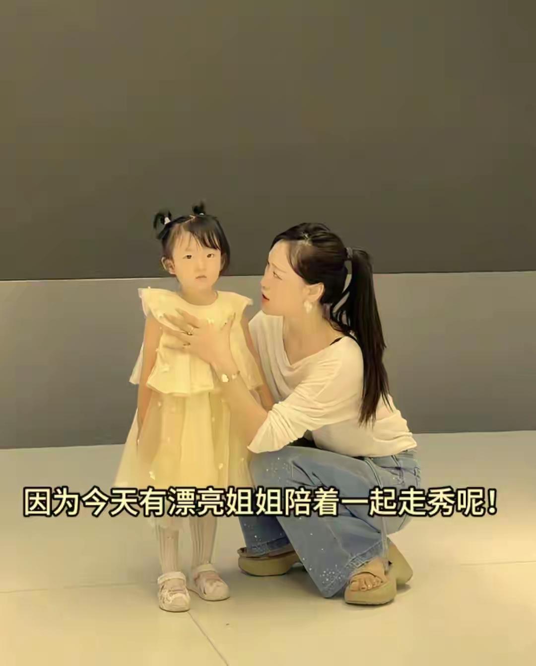 闪闪好可怜呀，如今妈妈黄一鸣再也没法挣钱了。

闪闪真得挑起养家糊口的担子啦。