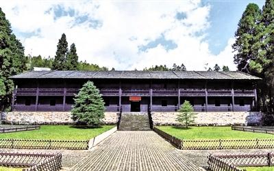 1927年10月7日毛泽东率领工农革命军进驻茅坪，在宁冈县党组织和袁文才部队的协