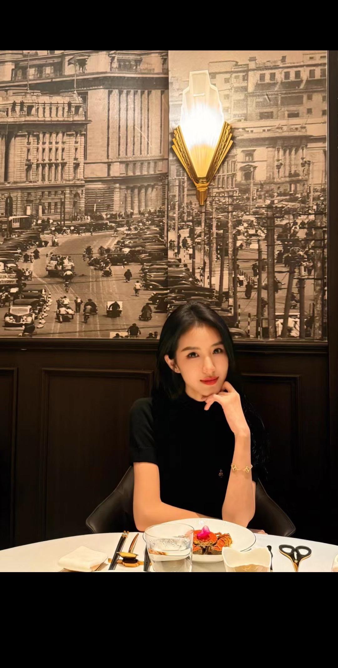 像救赎的光 又像尘埃的灰