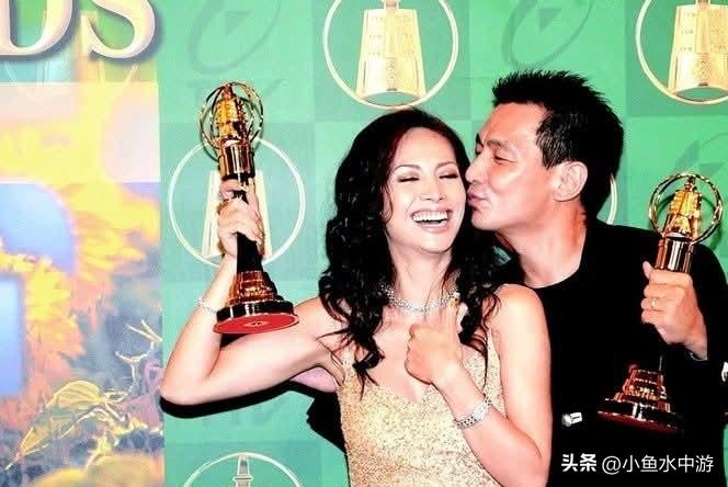 田丽拥有一半邹族血统，五官深邃、身材高挑火辣。她初次崭露头角是凭借绝美写真集，首