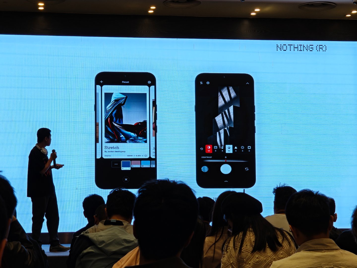 等我回北京好好看看这个拍照界面，你说一个设计师品牌而非影像旗舰，人家做拍照界面咋