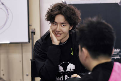 王一博赛前试车两种状态王一博85号赛车手的两种状态 哇，冷脸和笑脸☺️ 王一博8