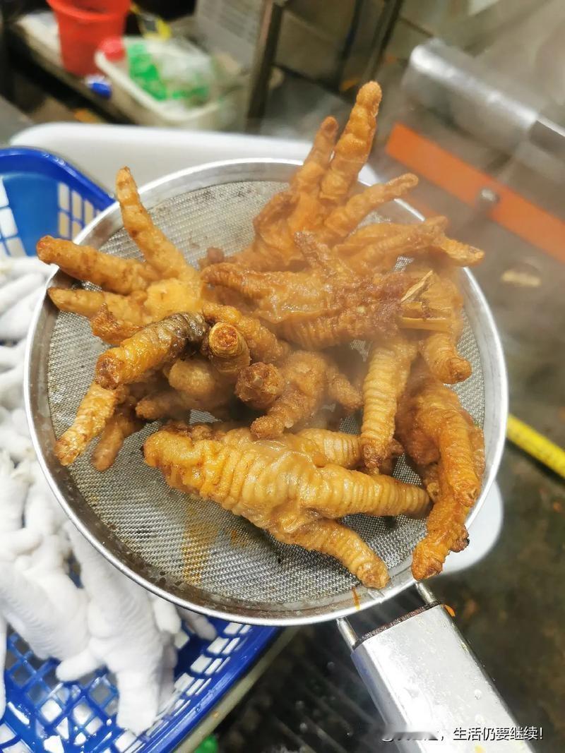 从315曝光了“双氧水漂白鸡爪”事件以来，我看到好多吃货都很担心自己买了吃过的鸡