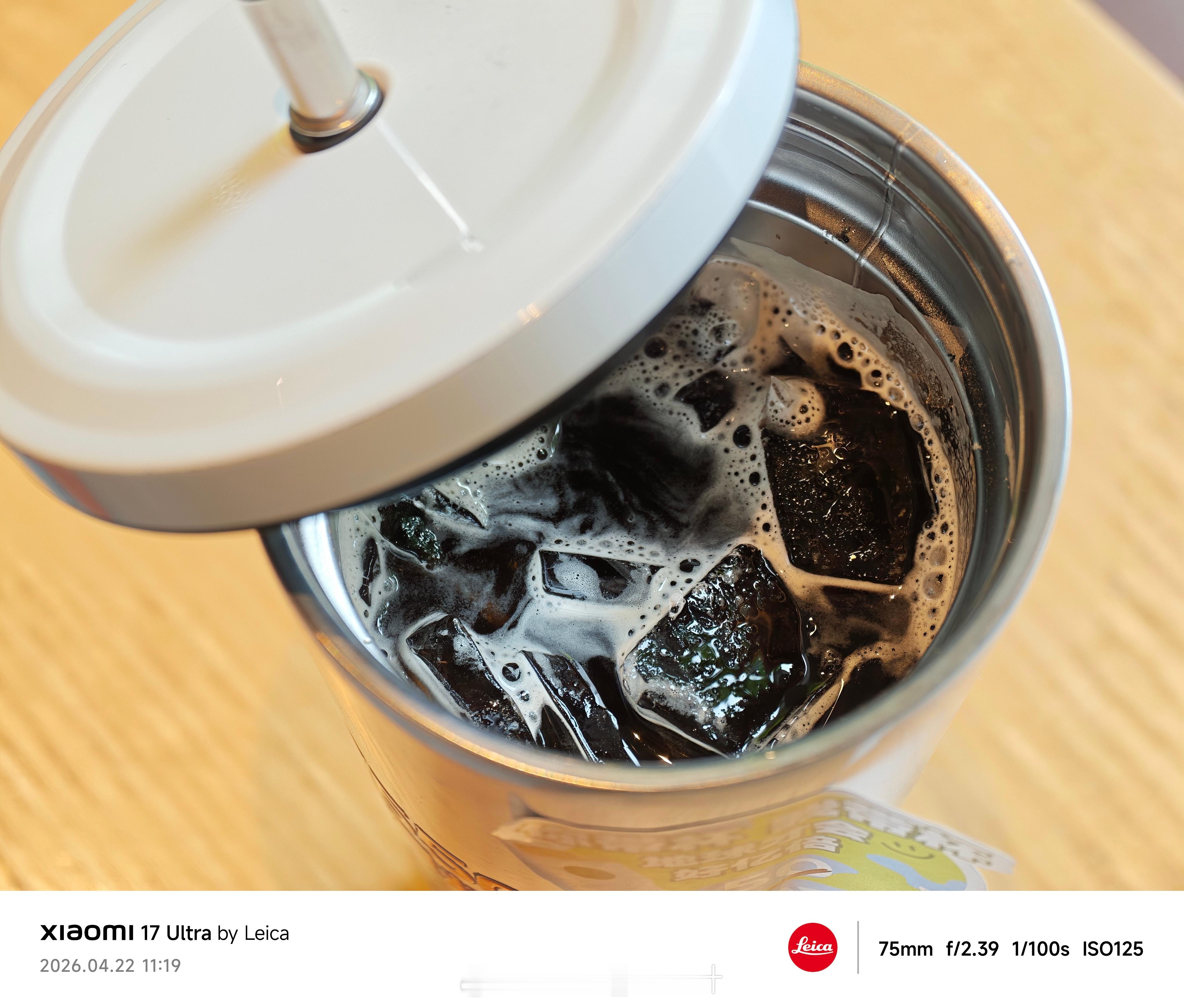 星巴克地球日免费咖啡喝到了，第50位，还给我的超大杯装满了。