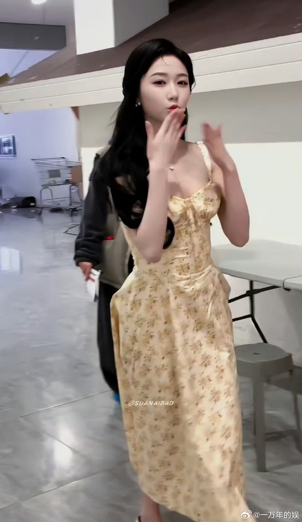 谁给这四个人抬部女性群像剧 不用复杂人设，不用狗血剧情，只看四位姐姐各自发光！王