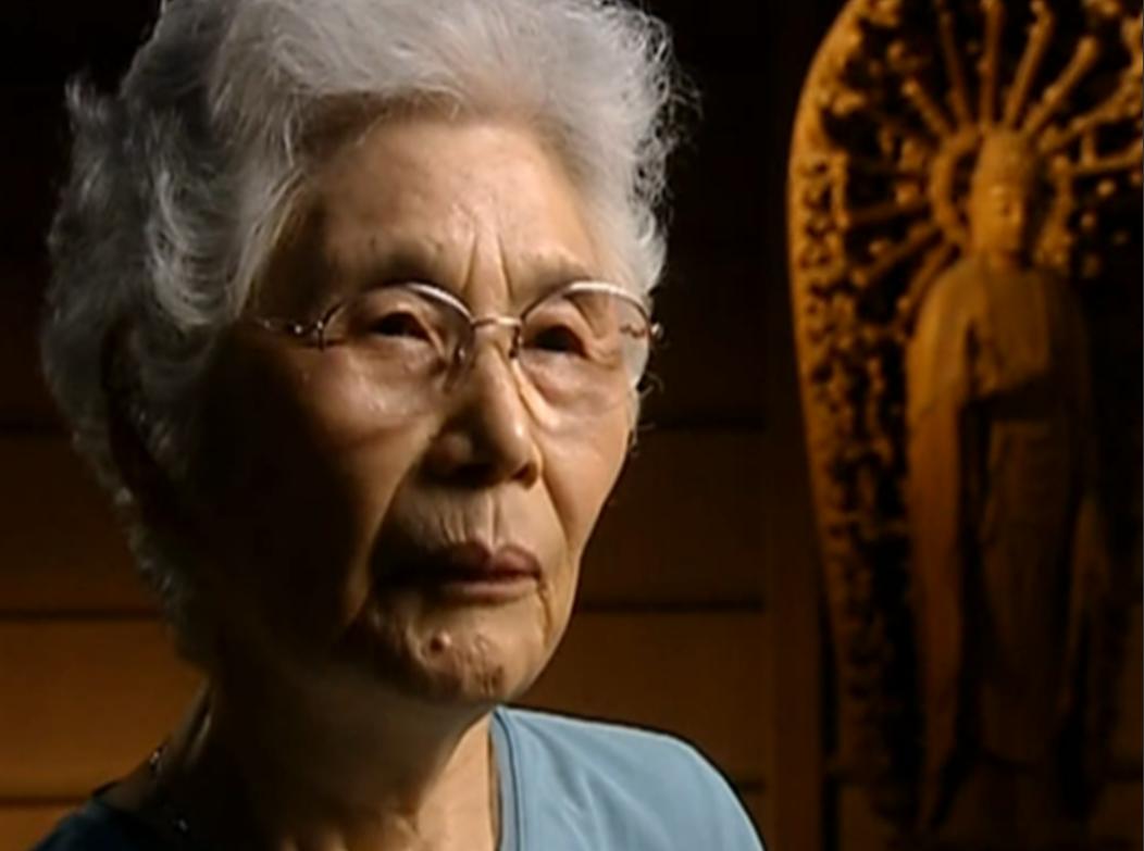 1945年，一名日本广岛姑娘正在擦桌子，突然白光闪过，她登时晕厥，醒来才知道，距