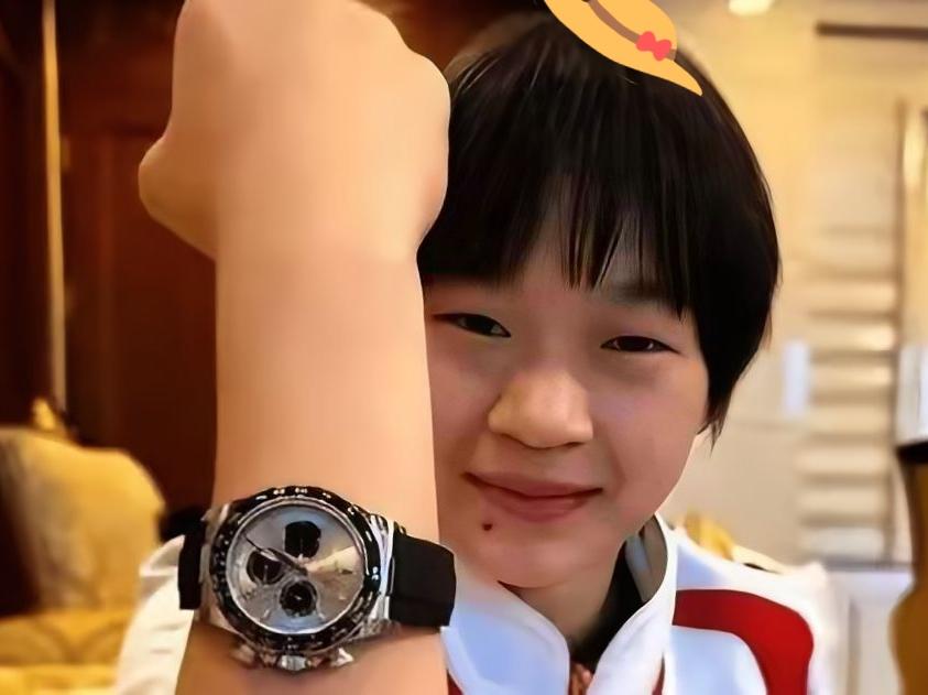 全红婵年薪可不一般。
 
作为为国争光的国际级运动健将，她每月基本工资1500块