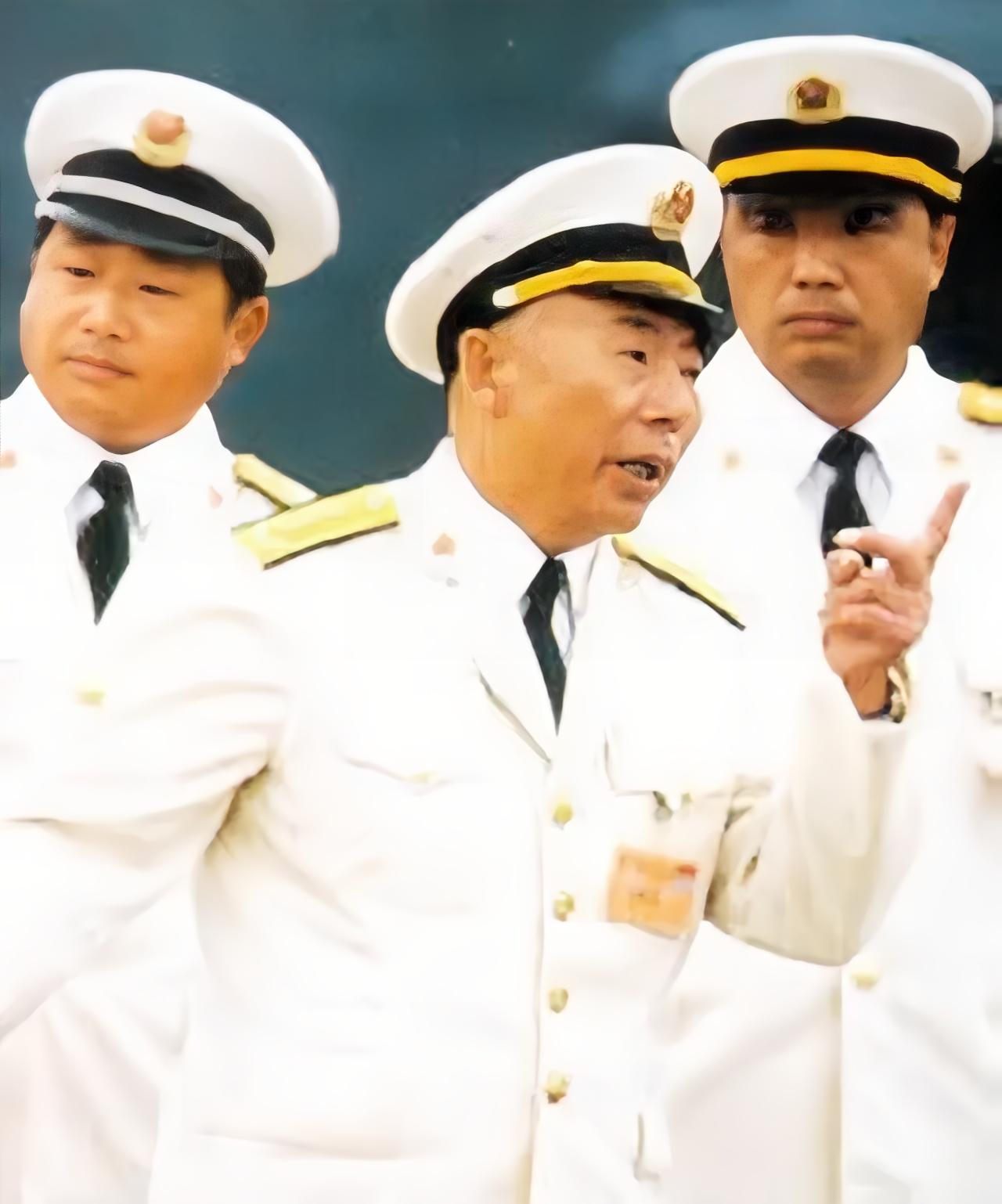 张连忠刚刚担任海军司令员，清晨不打招呼直扑西沙偏远海岛食堂。看见馒头蒸得好，非常
