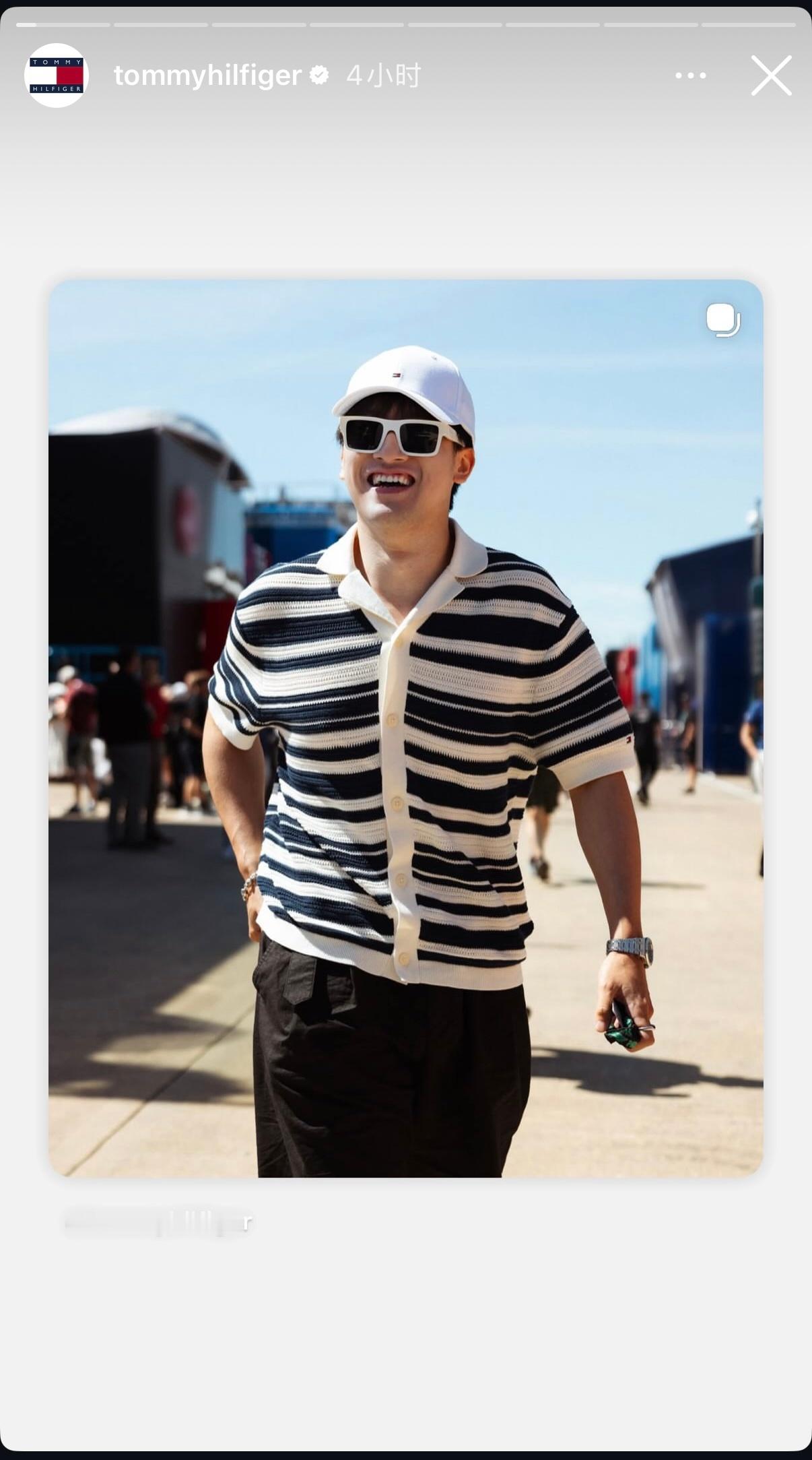 车队品牌赞助商更新了媒体日的时尚周帅照车手周冠宇F12026f1英国大奖赛