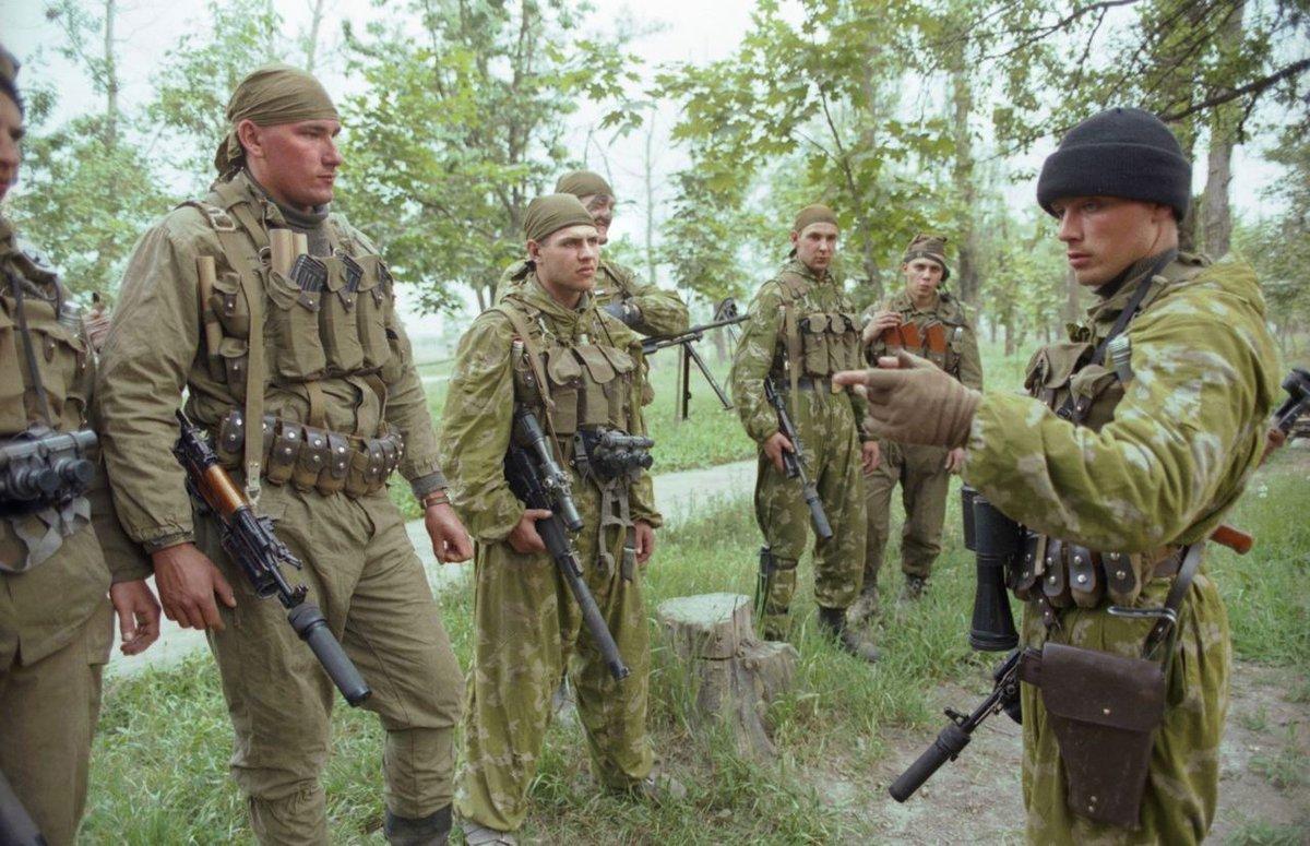 1995年5月，一支俄军特种部队在格罗兹尼（车臣首都）郊外的汉卡拉据点听取任务简