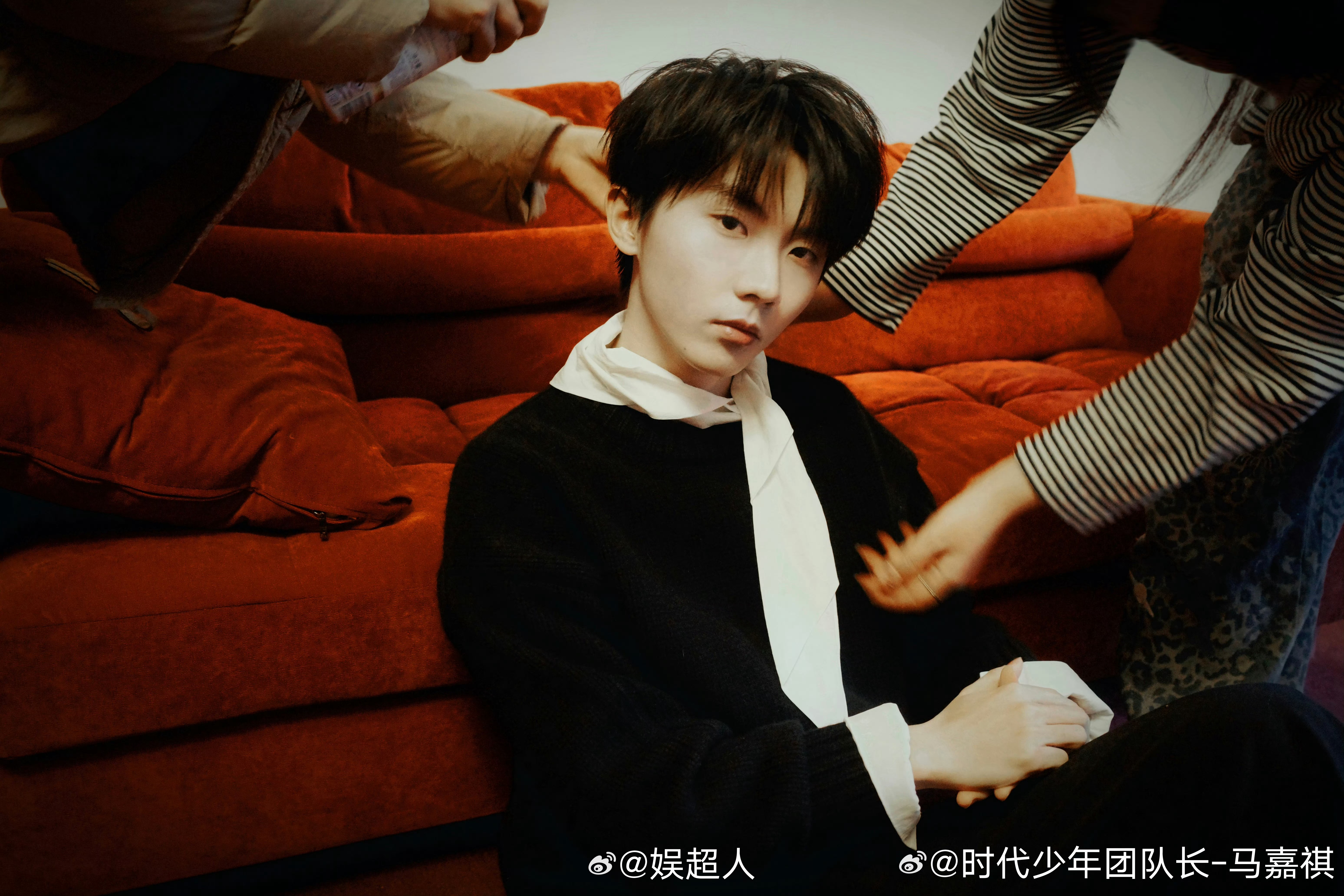 马嘉祺光影写真马嘉祺纯勾引视角小马更新一组光影写真！最后一张是什么纯勾引视角