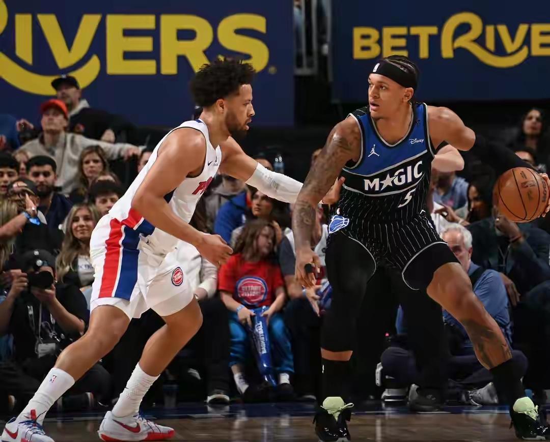 哇塞！季后赛首个黑八前兆！魔术掀翻东部第一活塞，4大赢球真相太狠了
 
NBA季