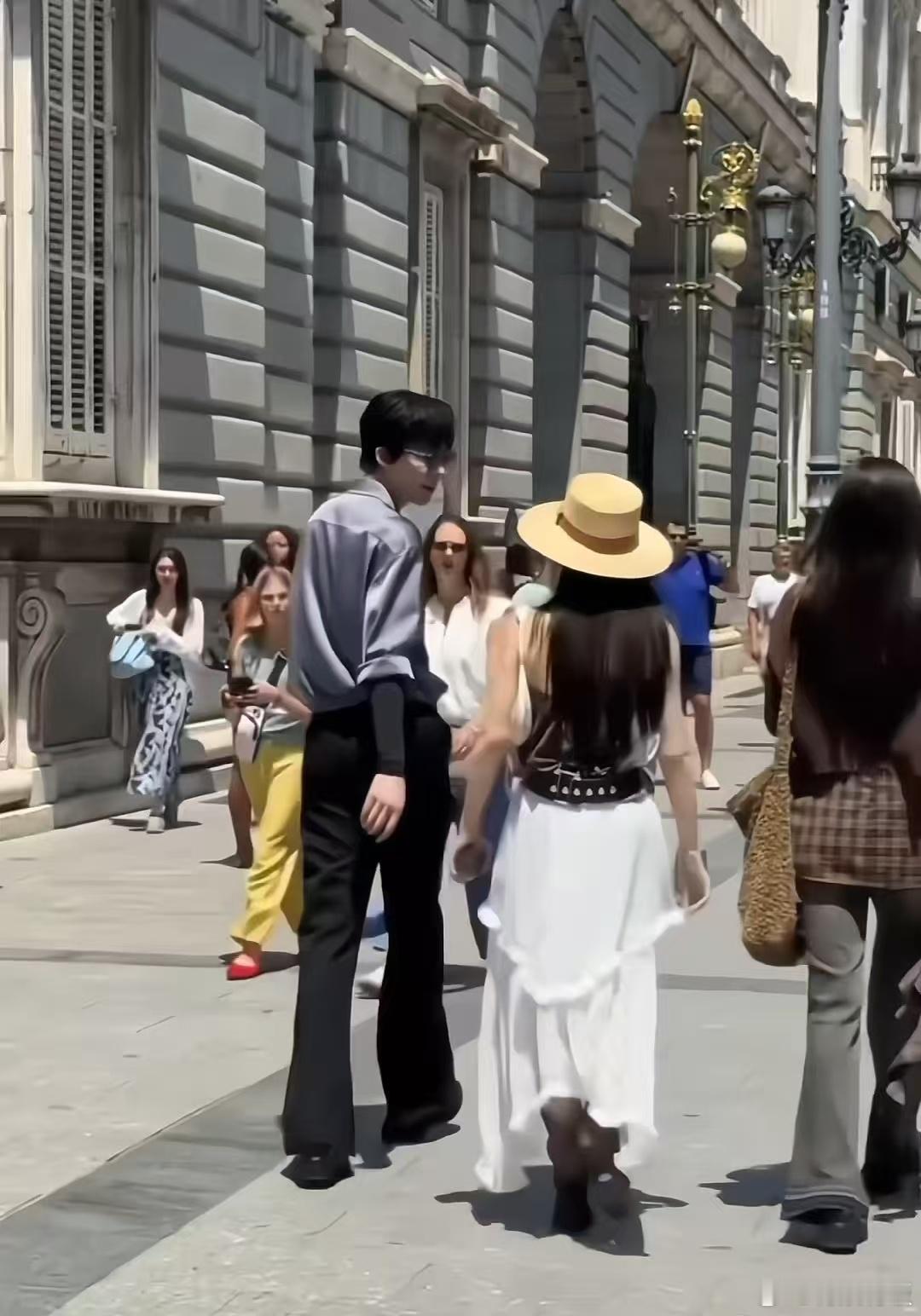 刘宇宁地球超新鲜综艺路透刘宇宁综艺回头率刘宇宁地球超新鲜综艺路透，回头率好高，哇