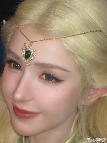 哈妮克孜精灵公主哈妮克孜精灵本灵 太美啦，化身精灵公主灵气满满，黑长直也美出天际