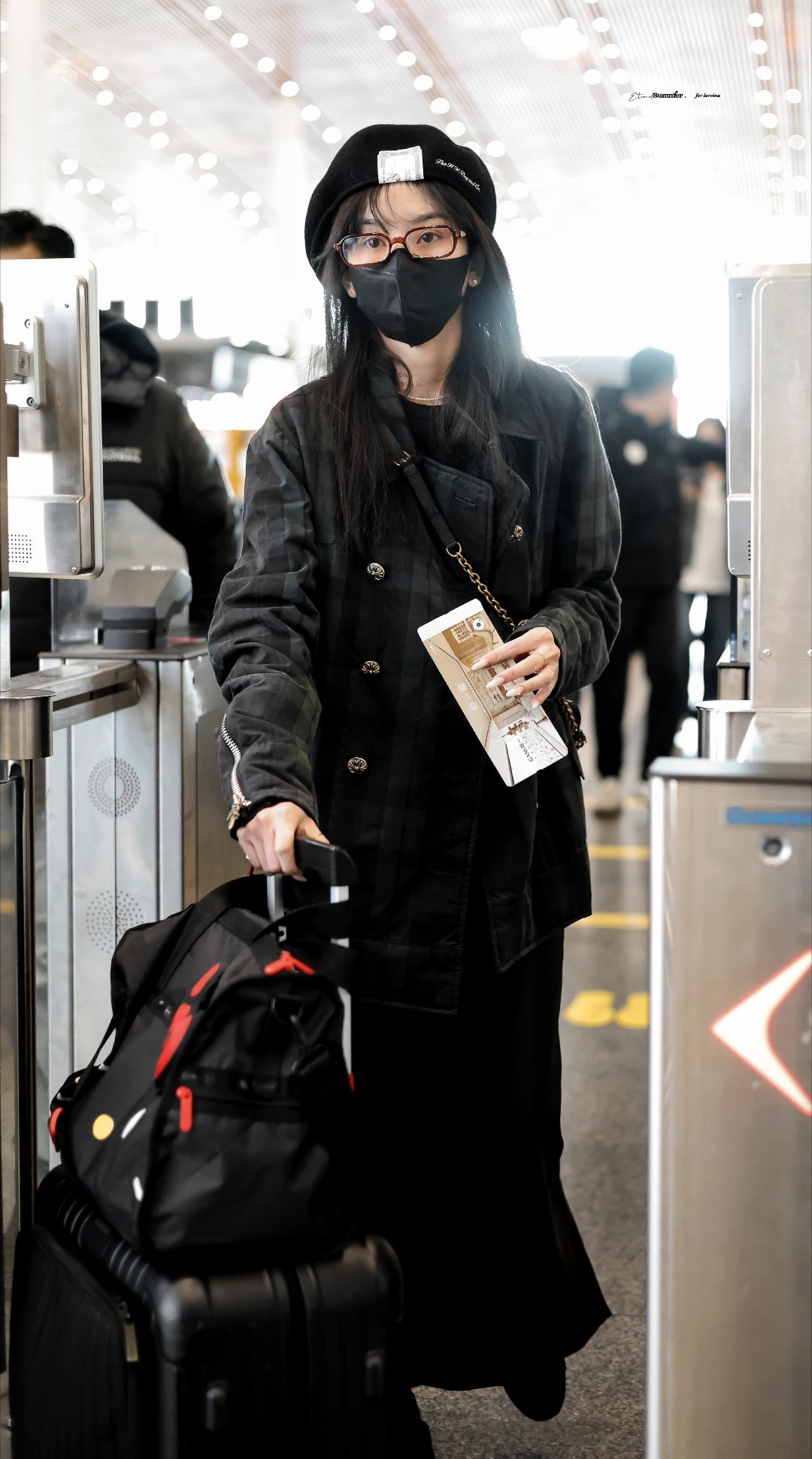 宋祖儿今日机场✈️路透‼️私服穿搭时尚力Max 太权威了 