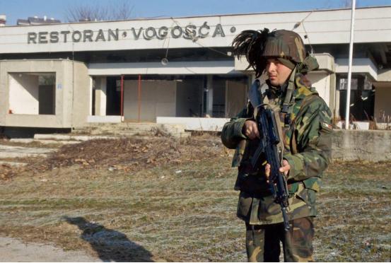 2026年3月中旬，伊拉克驻军基地突发连遭袭击，西班牙、意大利紧急撤兵转移，把当